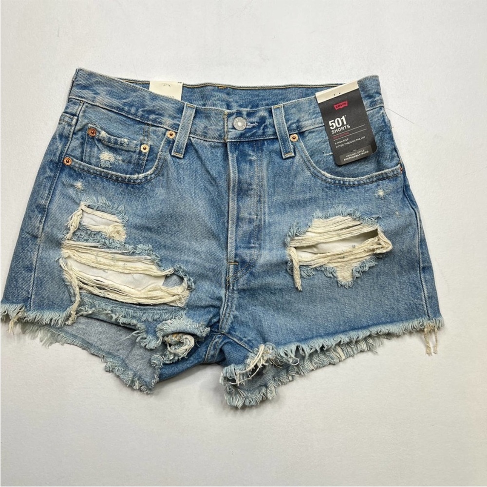 Brand new never worn Levi’s distressed shorts